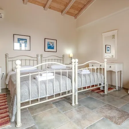 Villa Mastrogiannis Myrtia